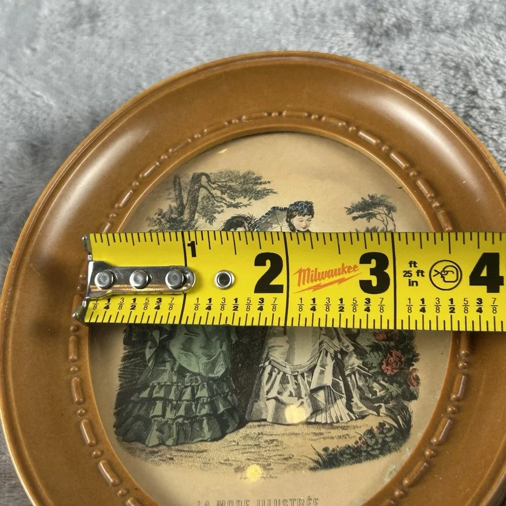 Vintage Oval Framed Le Mode Print Small Size Plastic Resin Frame 50s ? Retro